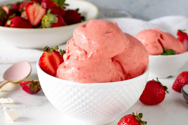 Strawberry Ice Cream (1 Cube)